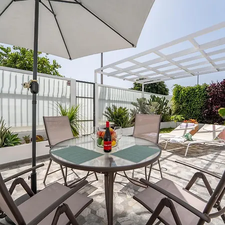 Ferienhaus Bungalow&garten Porches *